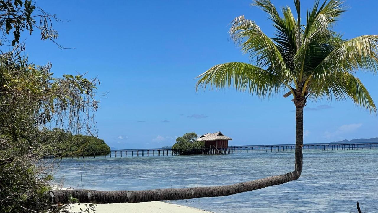 Nyande Raja Ampat Hotel Pulau Mansuar Eksteriør billede